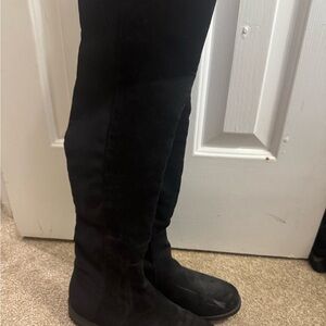 Unisa Elegant Black Suede Boots